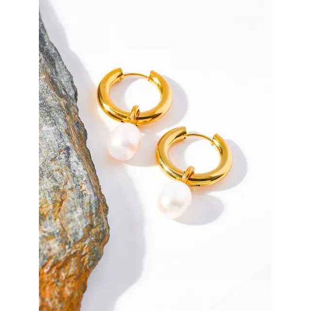 Raimona Pearl Earrings