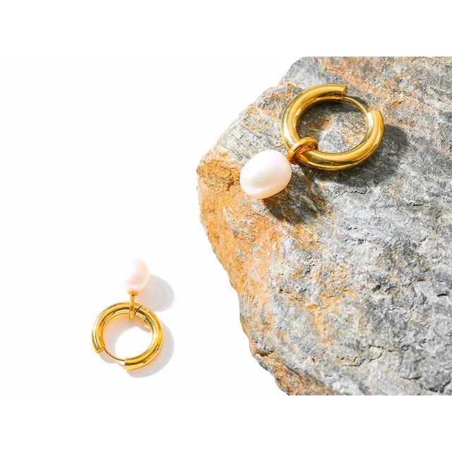 Raimona Pearl Earrings