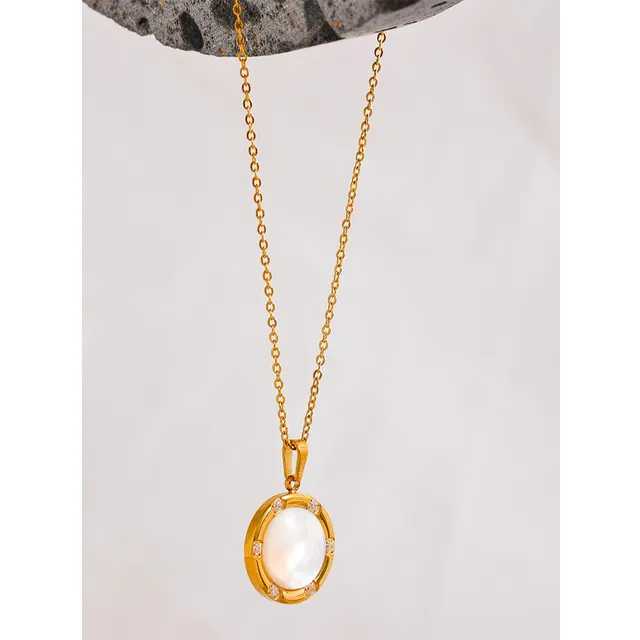 Seashell studded Necklace