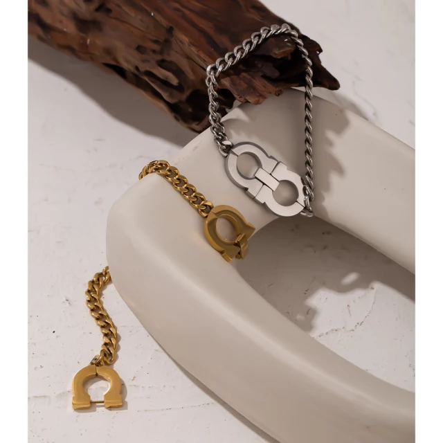 The Linked Bracelet