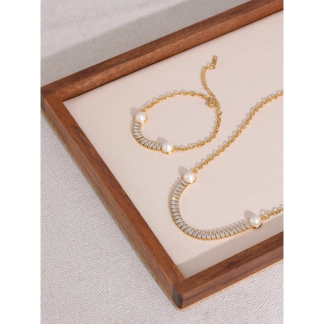 Lourdes Necklace (Emerald Green)