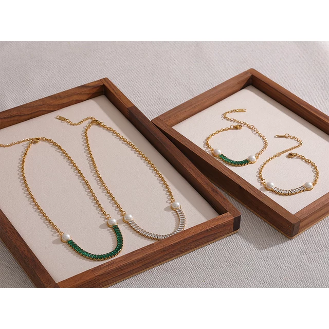 Lourdes Necklace (Emerald Green)