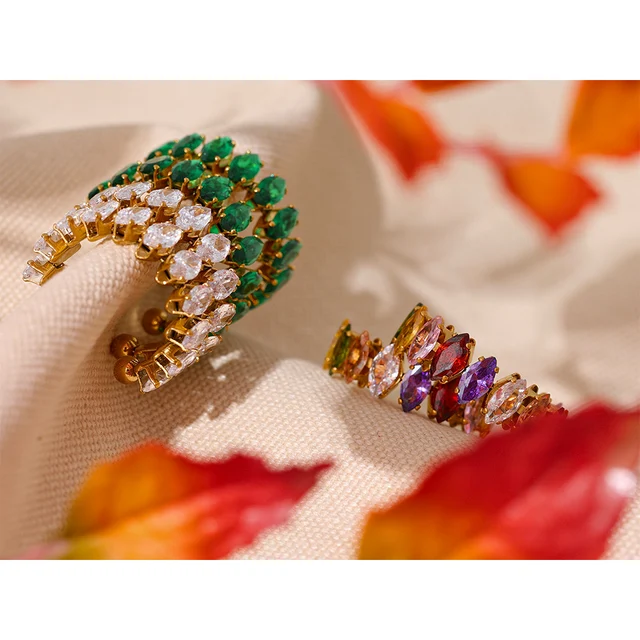Diana Earrings (Emerald Green)