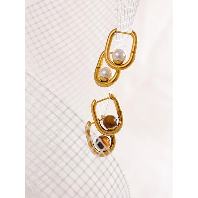 Greta Earrings (Pearl)